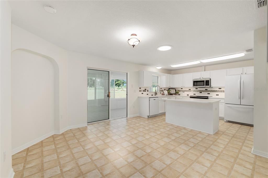 Activo con contrato: $229,900 (2 camas, 2 baños, 1744 Pies cuadrados)