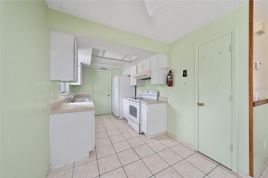На продажу: $199,000 (3 спален, 2 ванн, 1025 Квадратных фут)