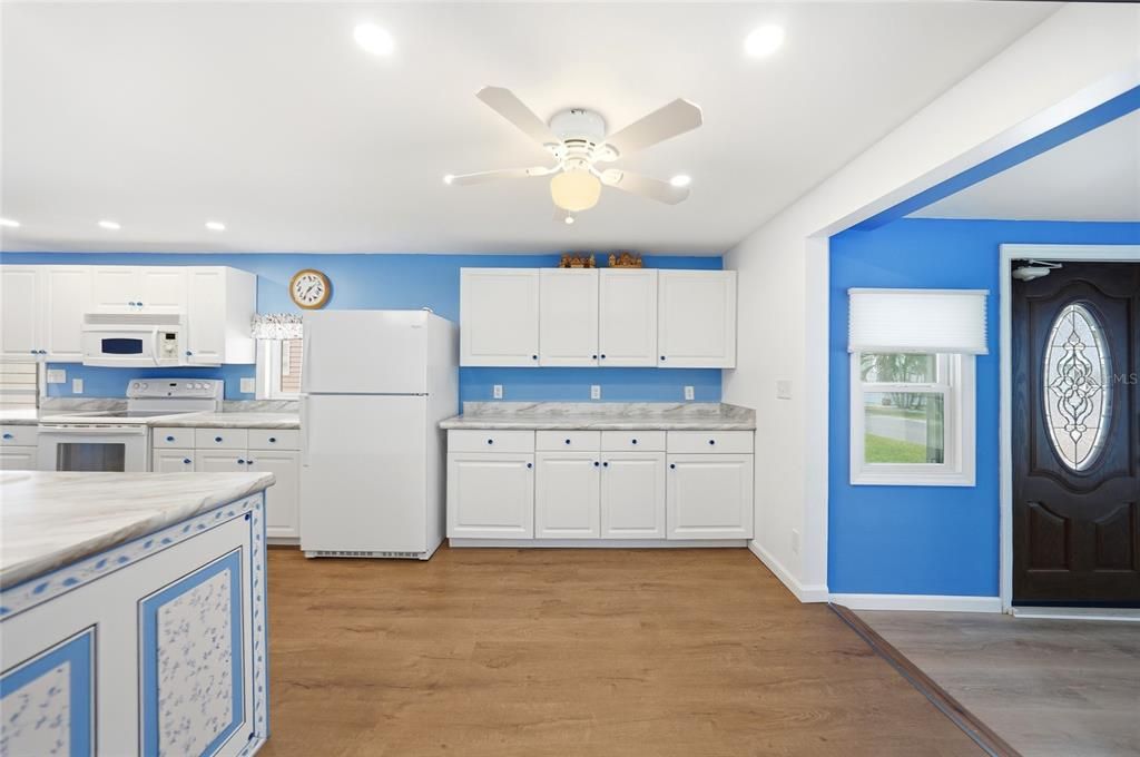 For Sale: $119,500 (2 beds, 2 baths, 1352 Square Feet)