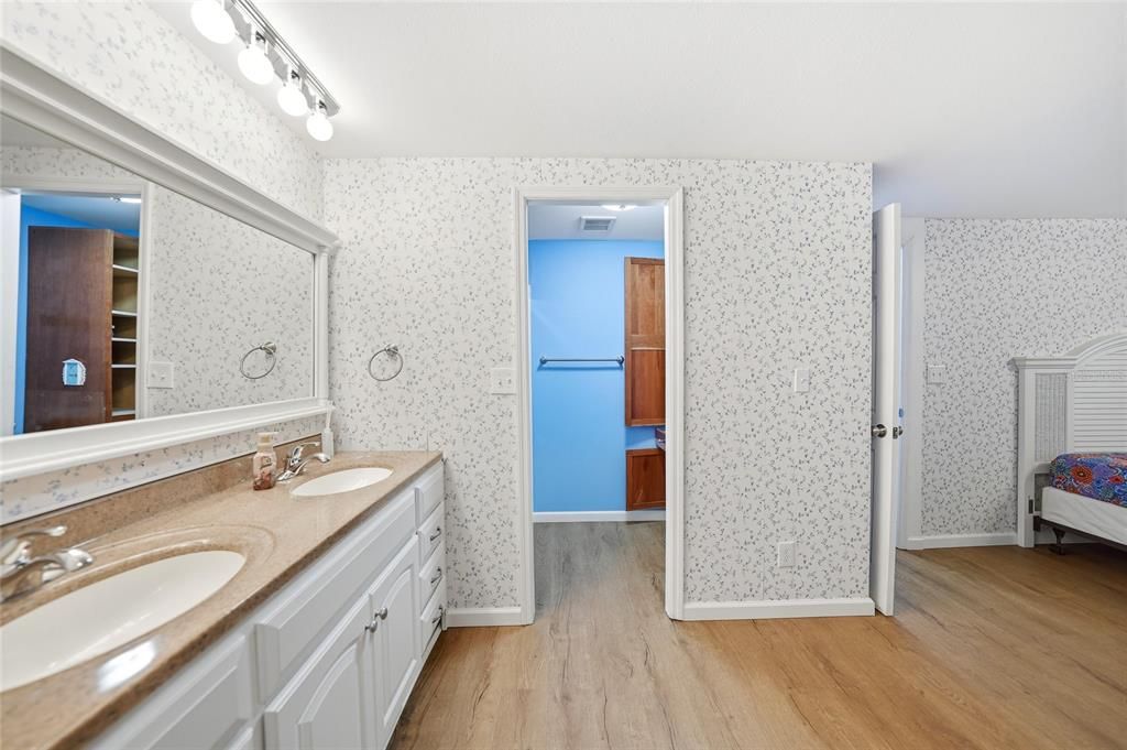 For Sale: $119,500 (2 beds, 2 baths, 1352 Square Feet)
