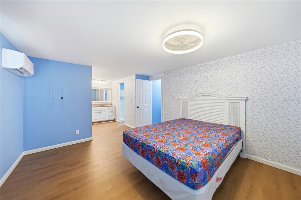 For Sale: $119,500 (2 beds, 2 baths, 1352 Square Feet)