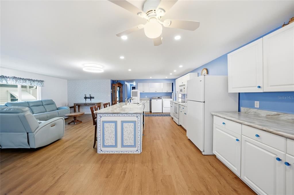 For Sale: $119,500 (2 beds, 2 baths, 1352 Square Feet)