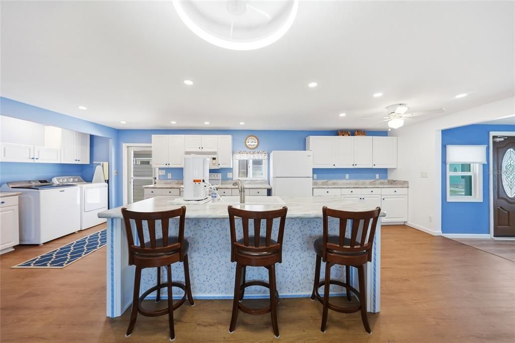 For Sale: $119,500 (2 beds, 2 baths, 1352 Square Feet)