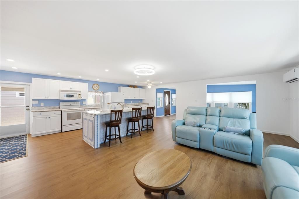For Sale: $119,500 (2 beds, 2 baths, 1352 Square Feet)