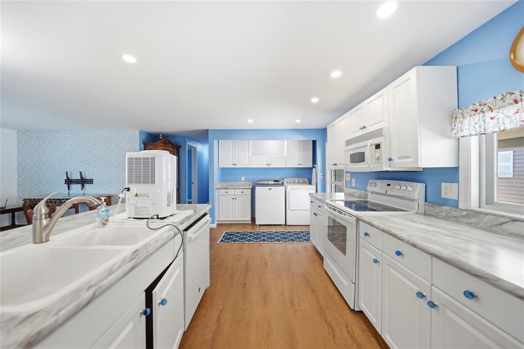 For Sale: $119,500 (2 beds, 2 baths, 1352 Square Feet)