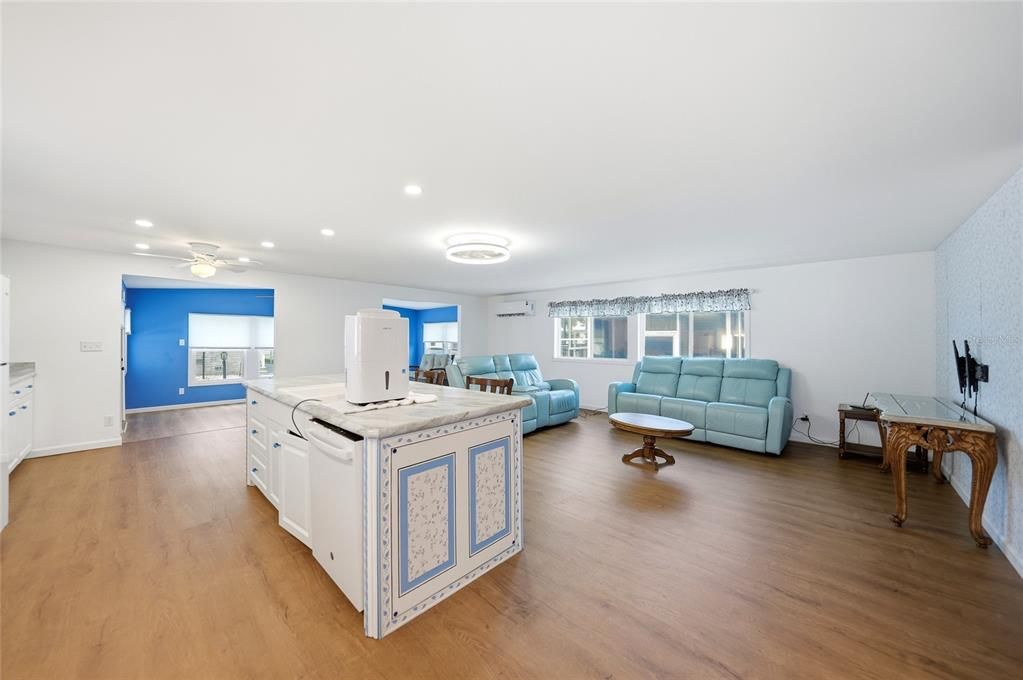 For Sale: $119,500 (2 beds, 2 baths, 1352 Square Feet)