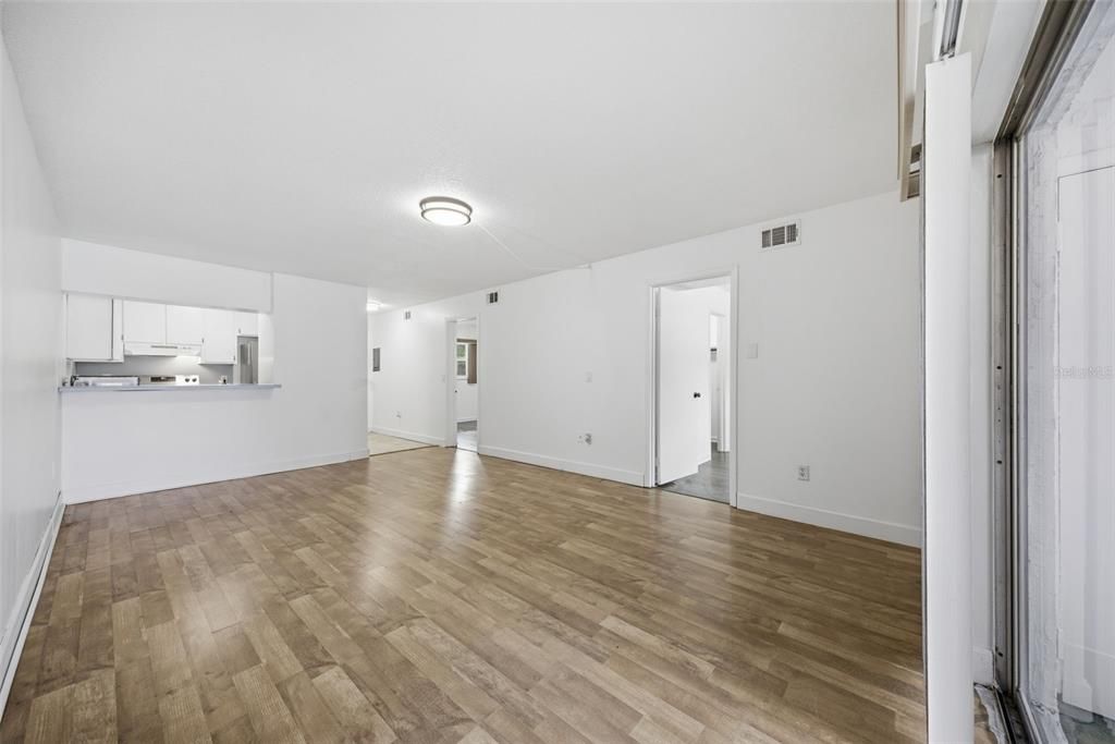 For Sale: $97,500 (2 beds, 1 baths, 840 Square Feet)