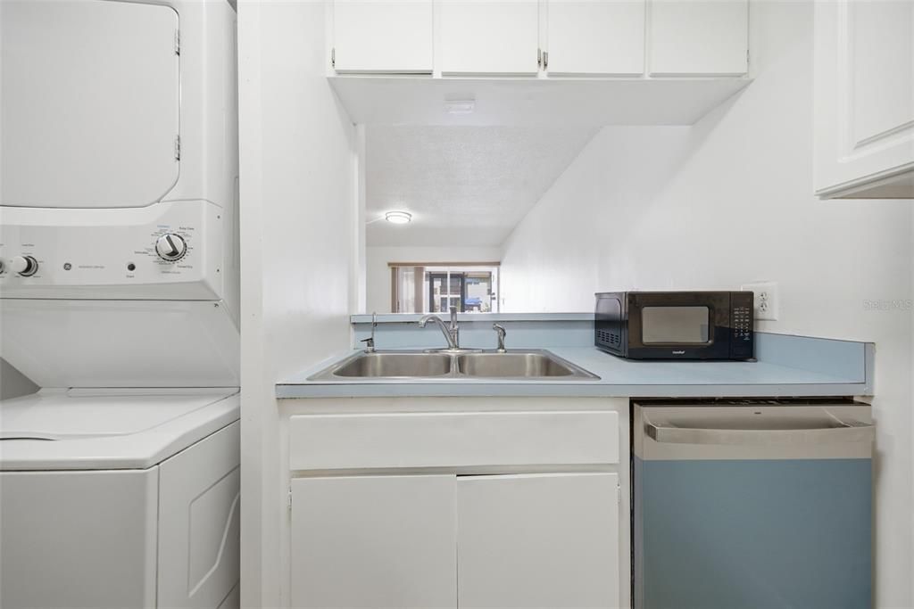 For Sale: $97,500 (2 beds, 1 baths, 840 Square Feet)