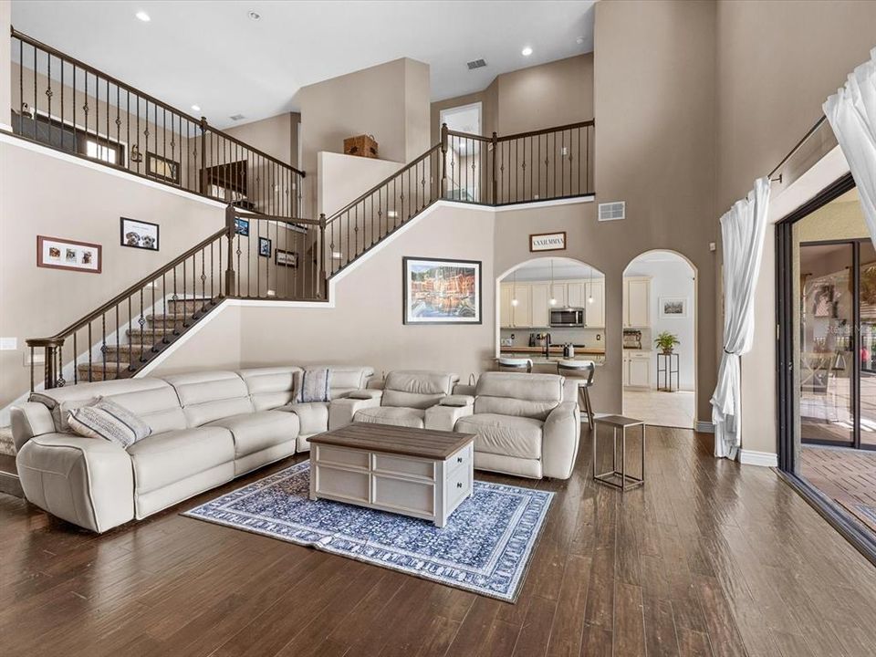 En Venta: $1,050,000 (6 camas, 4 baños, 4277 Pies cuadrados)