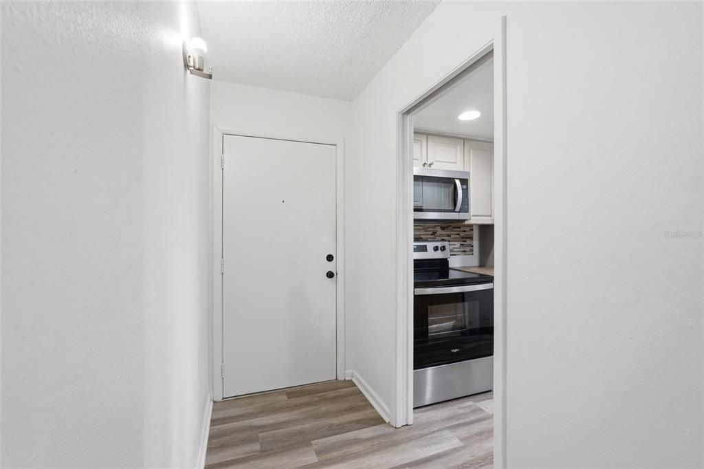 For Sale: $149,900 (2 beds, 2 baths, 1092 Square Feet)
