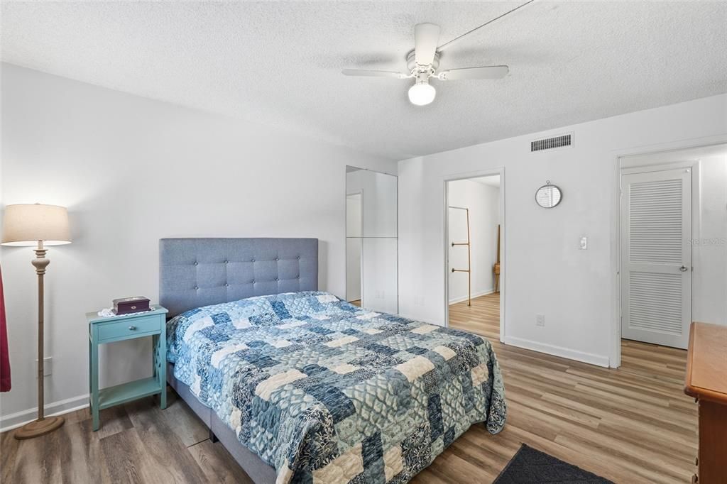 For Sale: $149,900 (2 beds, 2 baths, 1092 Square Feet)