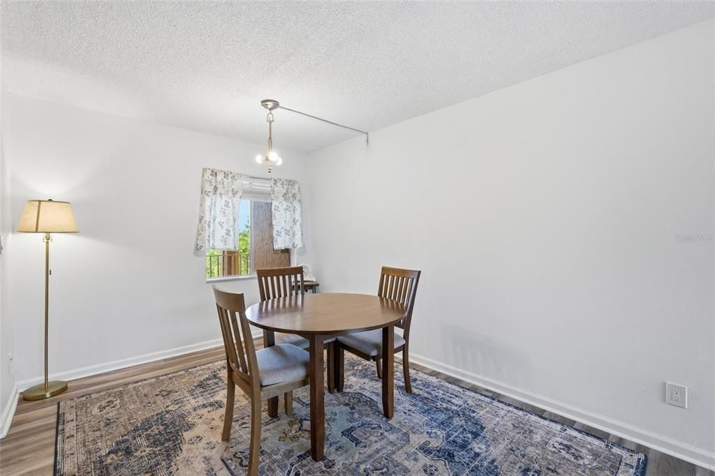 For Sale: $149,900 (2 beds, 2 baths, 1092 Square Feet)