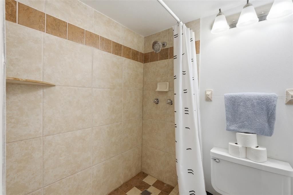 For Sale: $149,900 (2 beds, 2 baths, 1092 Square Feet)