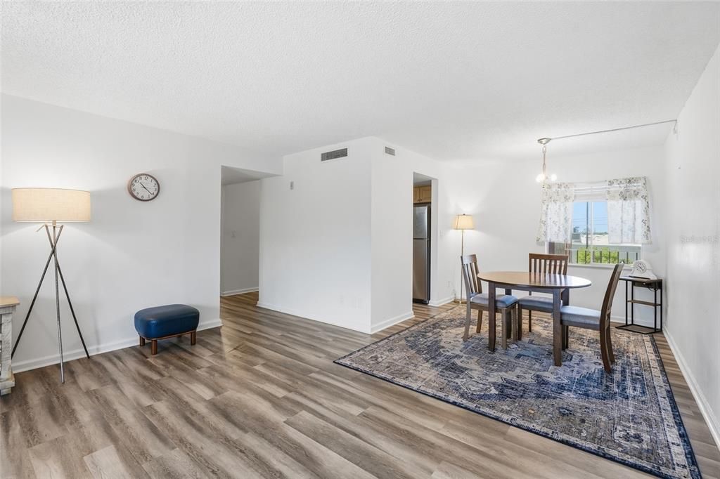 For Sale: $149,900 (2 beds, 2 baths, 1092 Square Feet)