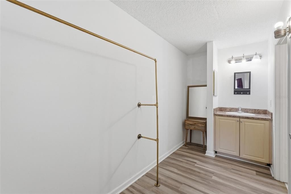 For Sale: $149,900 (2 beds, 2 baths, 1092 Square Feet)