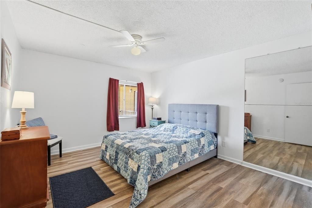 For Sale: $149,900 (2 beds, 2 baths, 1092 Square Feet)