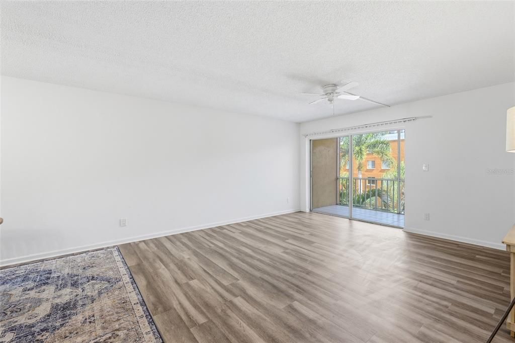For Sale: $149,900 (2 beds, 2 baths, 1092 Square Feet)