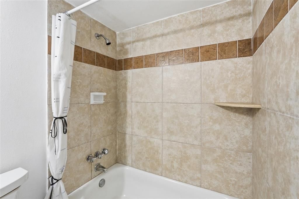 For Sale: $149,900 (2 beds, 2 baths, 1092 Square Feet)