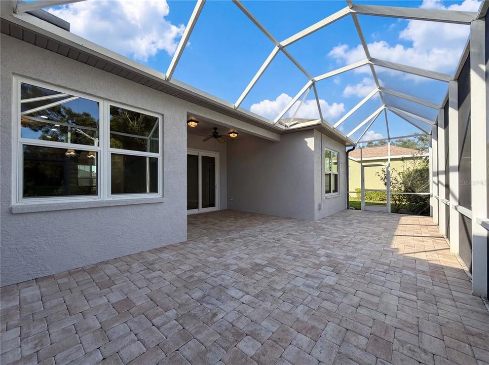 Active With Contract: $470,000 (3 beds, 2 baths, 1894 Square Feet)