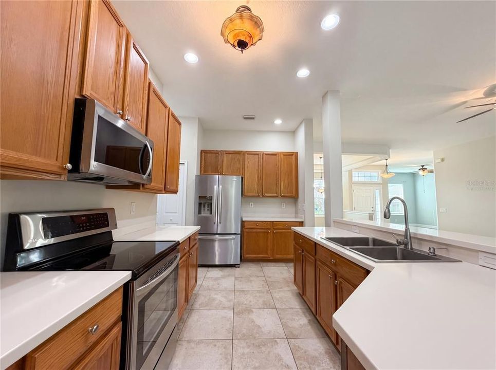 Active With Contract: $470,000 (3 beds, 2 baths, 1894 Square Feet)