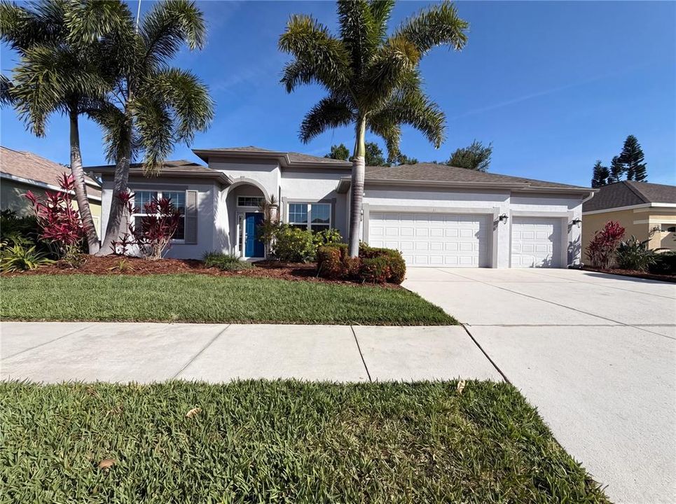 Active With Contract: $470,000 (3 beds, 2 baths, 1894 Square Feet)