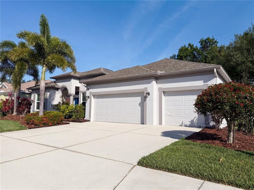 Active With Contract: $470,000 (3 beds, 2 baths, 1894 Square Feet)