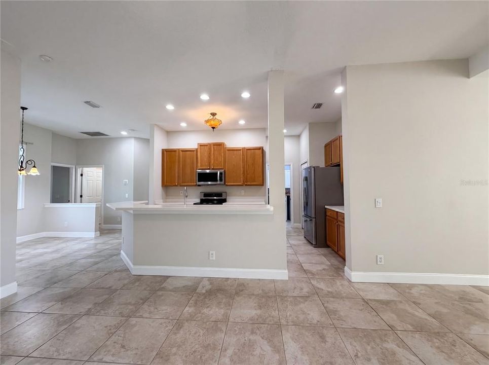 Active With Contract: $470,000 (3 beds, 2 baths, 1894 Square Feet)