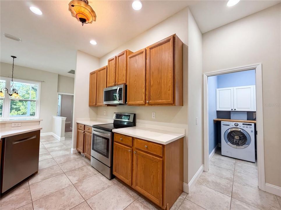 Active With Contract: $470,000 (3 beds, 2 baths, 1894 Square Feet)