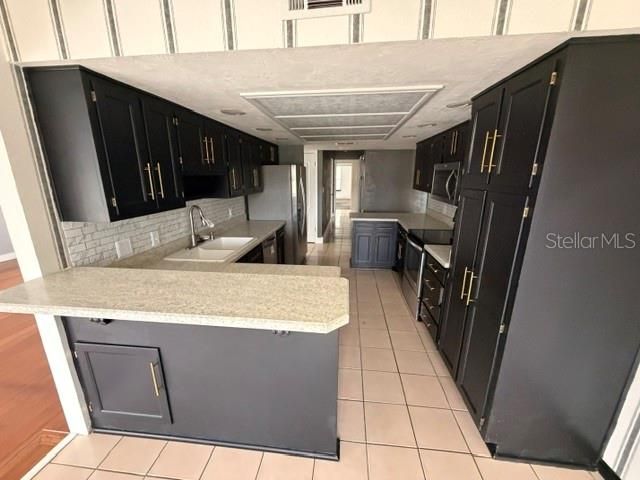 Active With Contract: $462,000 (2 beds, 3 baths, 2176 Square Feet)