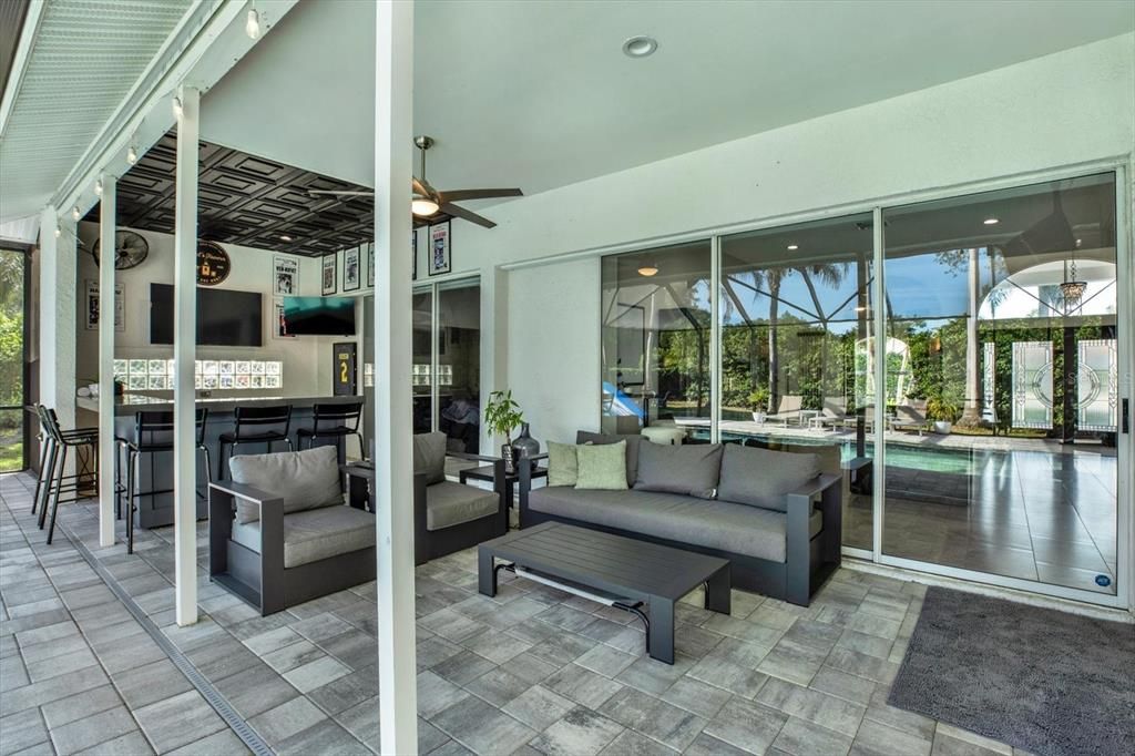 Activo con contrato: $874,900 (5 camas, 3 baños, 3212 Pies cuadrados)