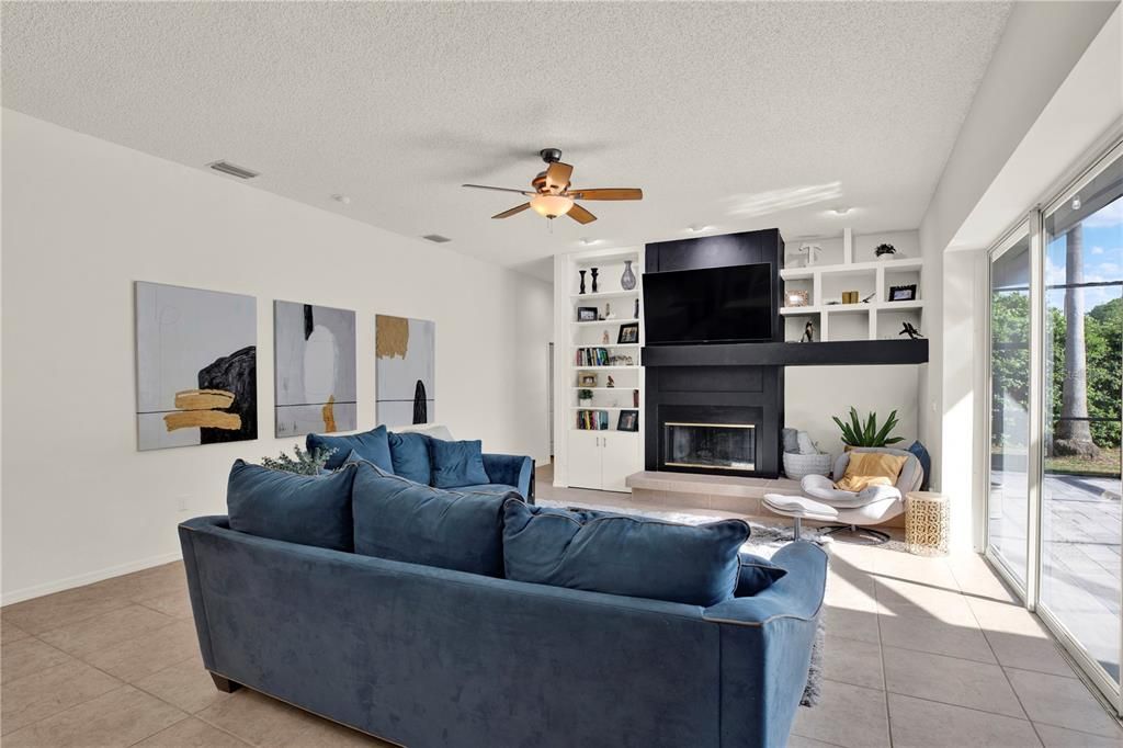 Activo con contrato: $874,900 (5 camas, 3 baños, 3212 Pies cuadrados)