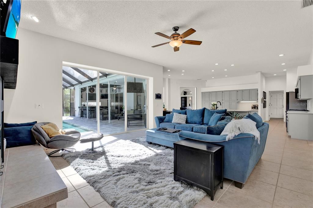 Activo con contrato: $874,900 (5 camas, 3 baños, 3212 Pies cuadrados)