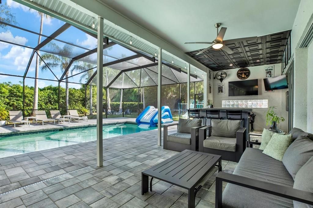 Activo con contrato: $874,900 (5 camas, 3 baños, 3212 Pies cuadrados)