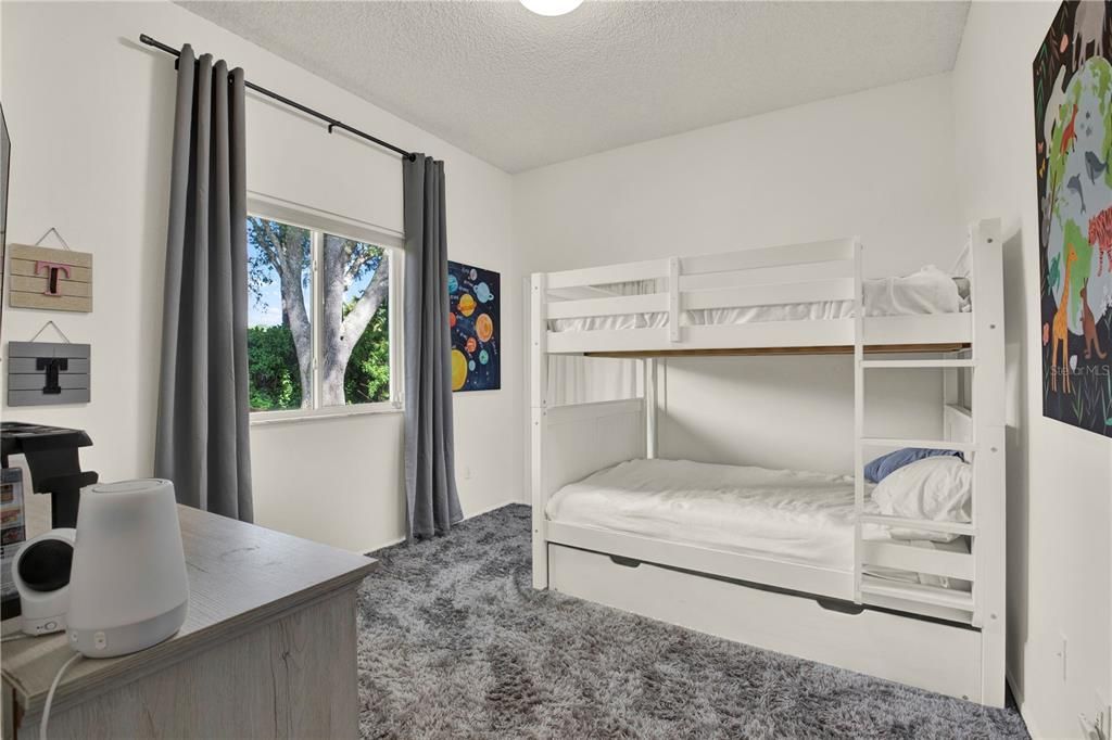 Activo con contrato: $874,900 (5 camas, 3 baños, 3212 Pies cuadrados)