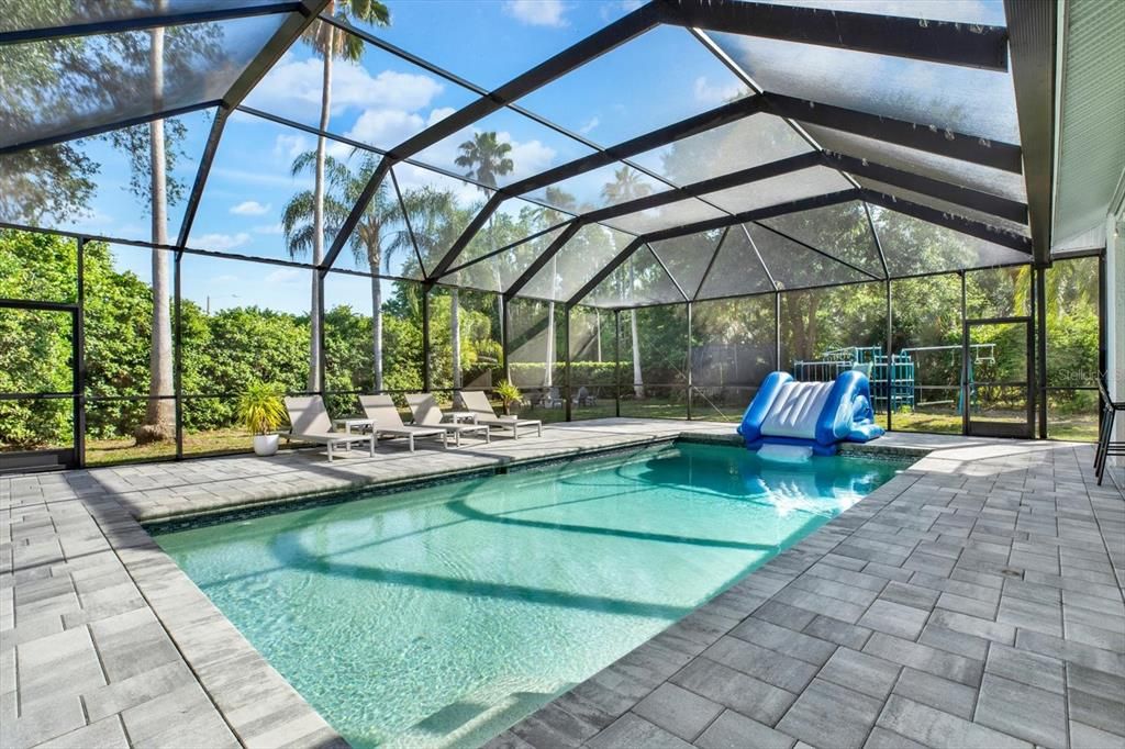 Activo con contrato: $874,900 (5 camas, 3 baños, 3212 Pies cuadrados)