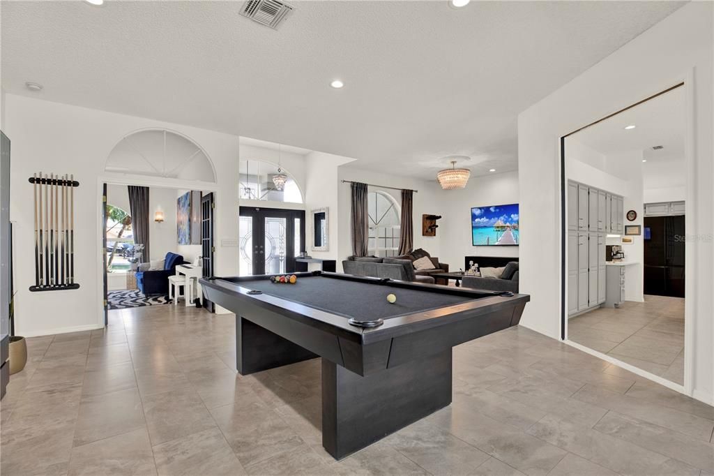 Activo con contrato: $874,900 (5 camas, 3 baños, 3212 Pies cuadrados)