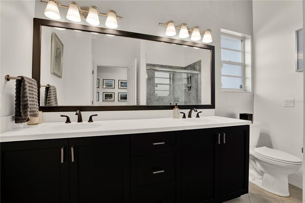 Activo con contrato: $874,900 (5 camas, 3 baños, 3212 Pies cuadrados)