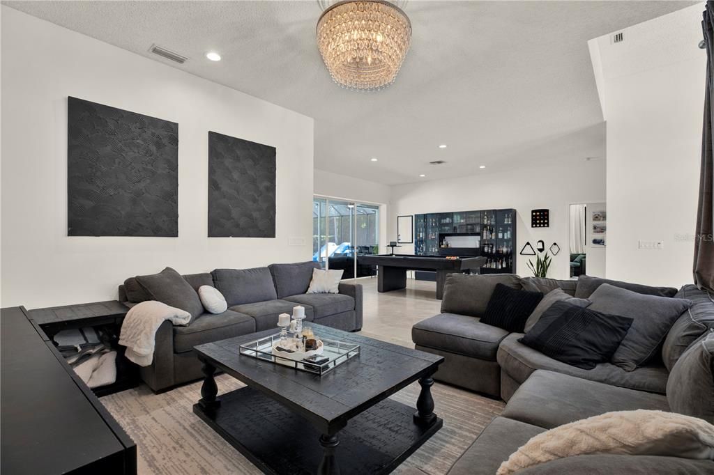 Activo con contrato: $874,900 (5 camas, 3 baños, 3212 Pies cuadrados)