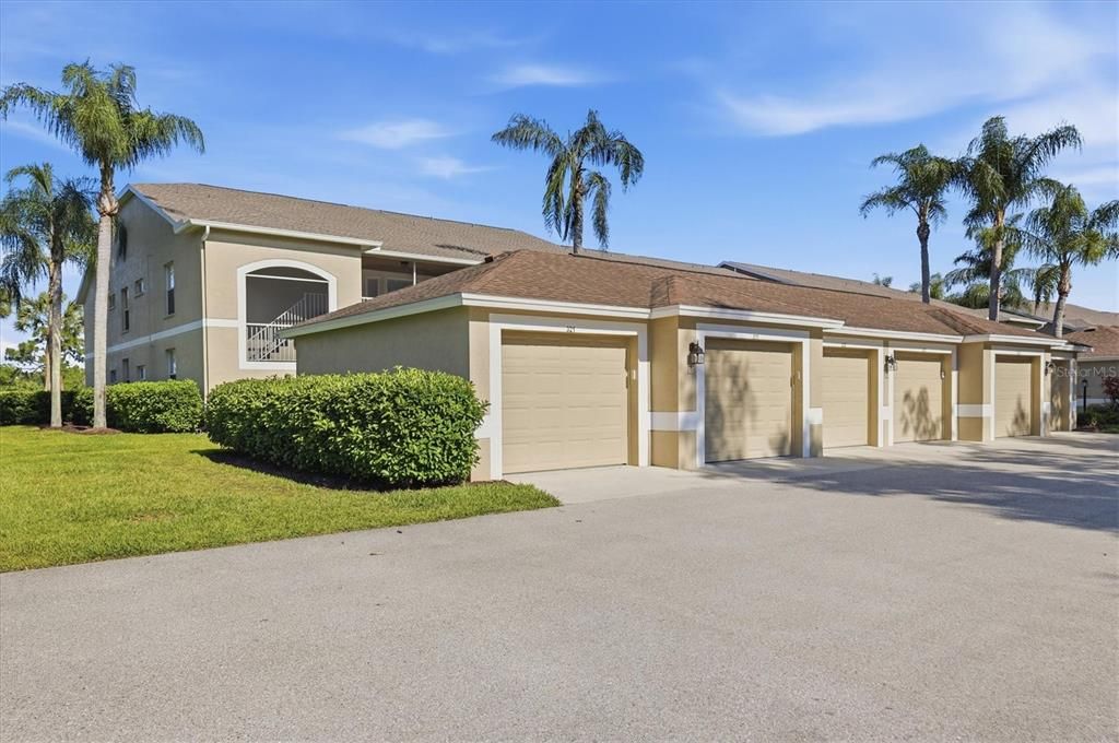 Activo con contrato: $299,900 (2 camas, 2 baños, 1433 Pies cuadrados)