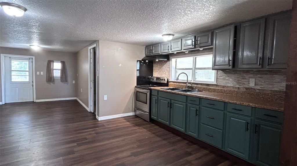 Activo con contrato: $319,900 (2 camas, 1 baños, 945 Pies cuadrados)