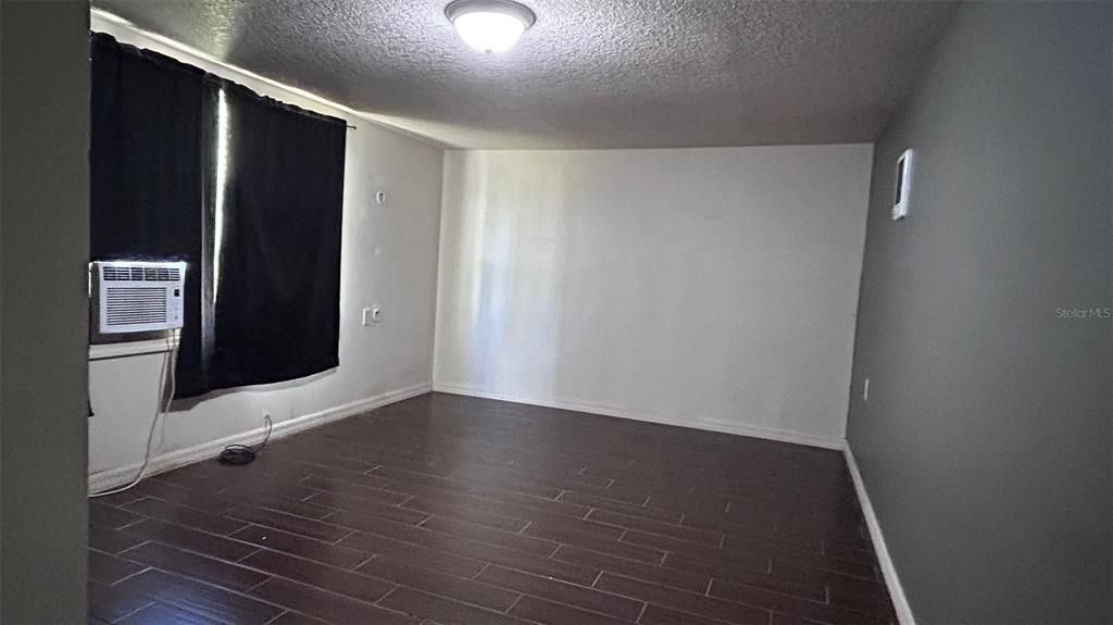 Activo con contrato: $319,900 (2 camas, 1 baños, 945 Pies cuadrados)