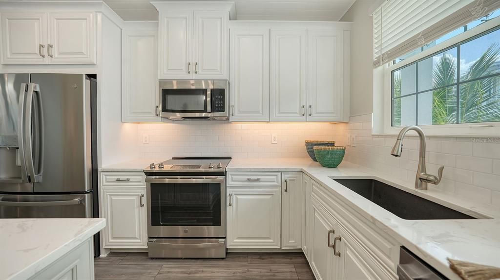 Active With Contract: $1,350,000 (4 beds, 3 baths, 1778 Square Feet)