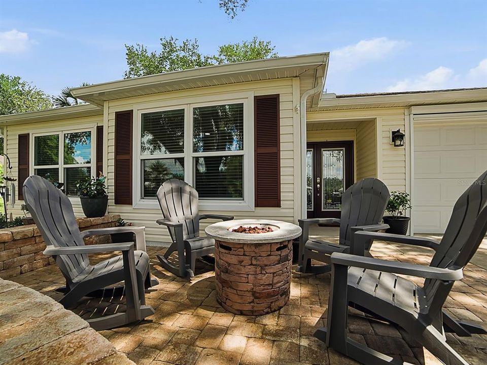 For Sale: $385,000 (3 beds, 2 baths, 1527 Square Feet)