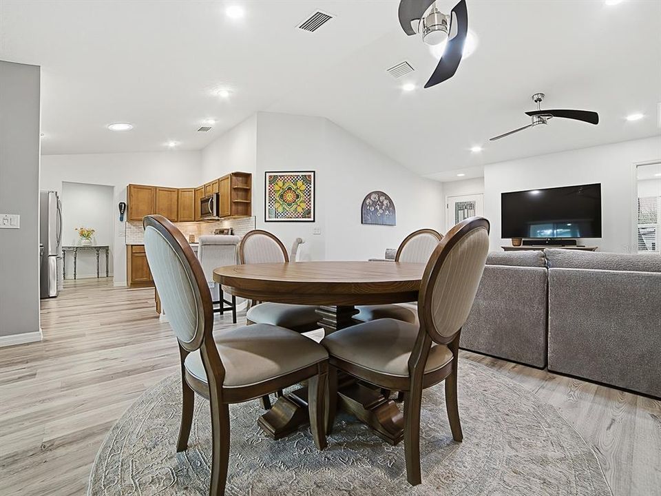 For Sale: $385,000 (3 beds, 2 baths, 1527 Square Feet)