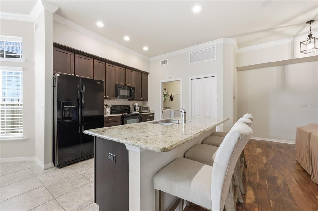 Activo con contrato: $335,000 (3 camas, 2 baños, 1527 Pies cuadrados)