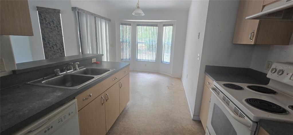For Sale: $195,000 (3 beds, 2 baths, 1550 Square Feet)