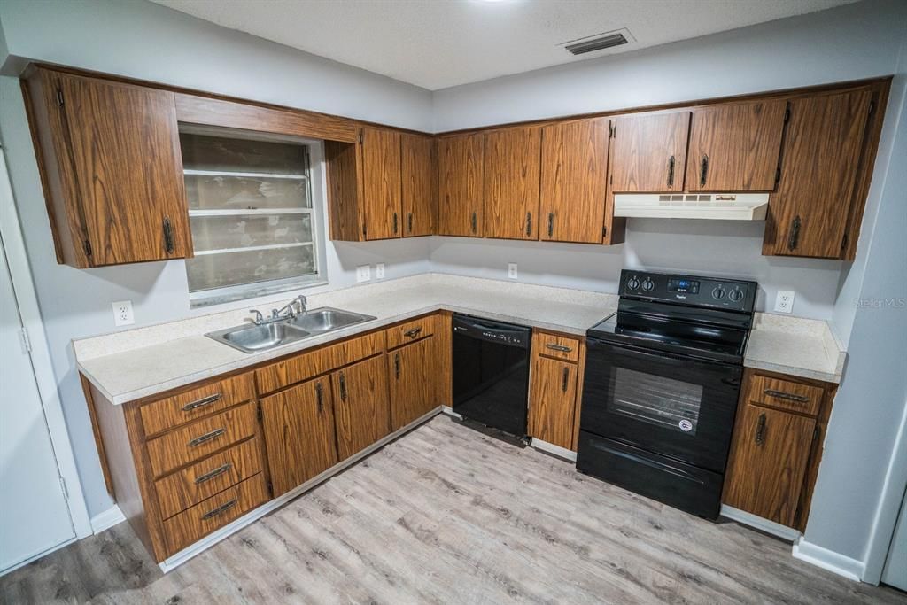 В аренду: $1,495 (3 спален, 1 ванн, 1020 Квадратных фут)