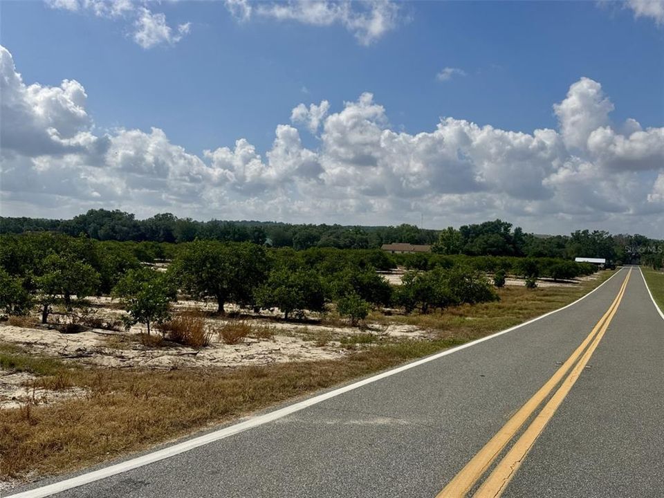 На продажу: $899,999 (20.34 acres)
