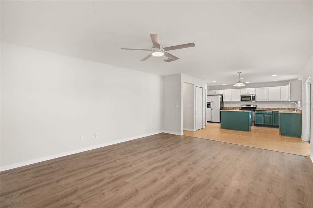 Activo con contrato: $360,000 (4 camas, 2 baños, 2019 Pies cuadrados)