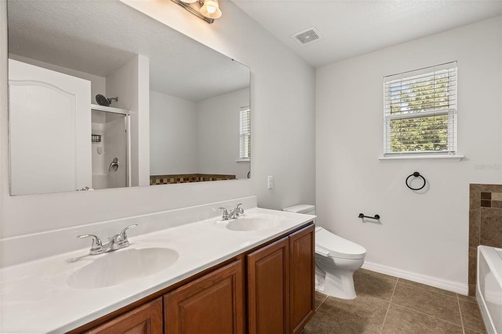 Activo con contrato: $360,000 (4 camas, 2 baños, 2019 Pies cuadrados)